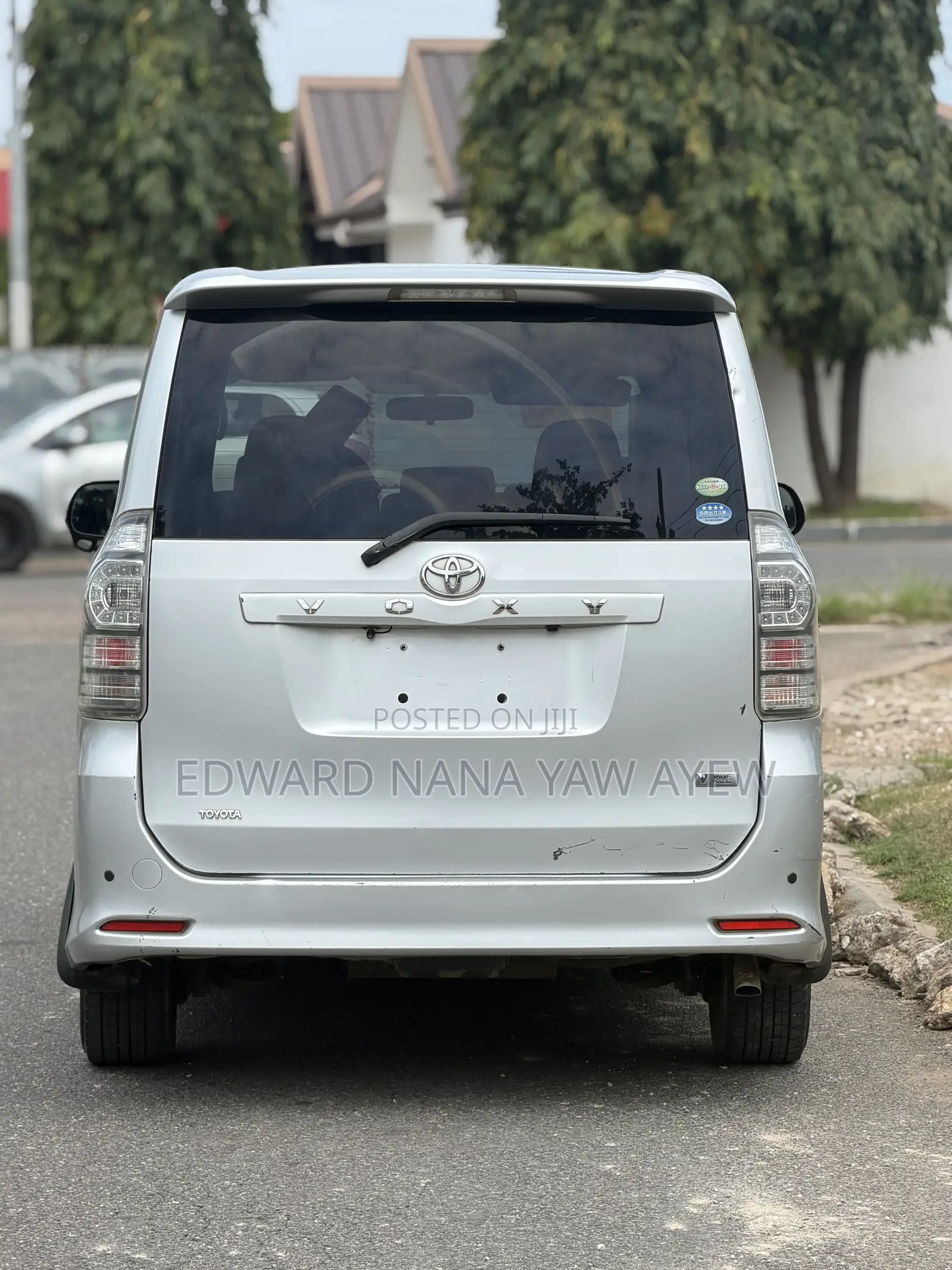Toyota Voxy V 4WD 8-Seater 2010 Silver