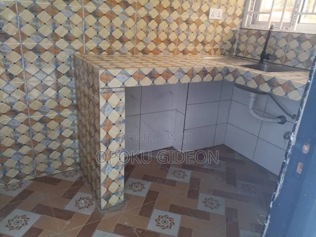 1bdrm Room & Parlour in Canada, Olebu for rent