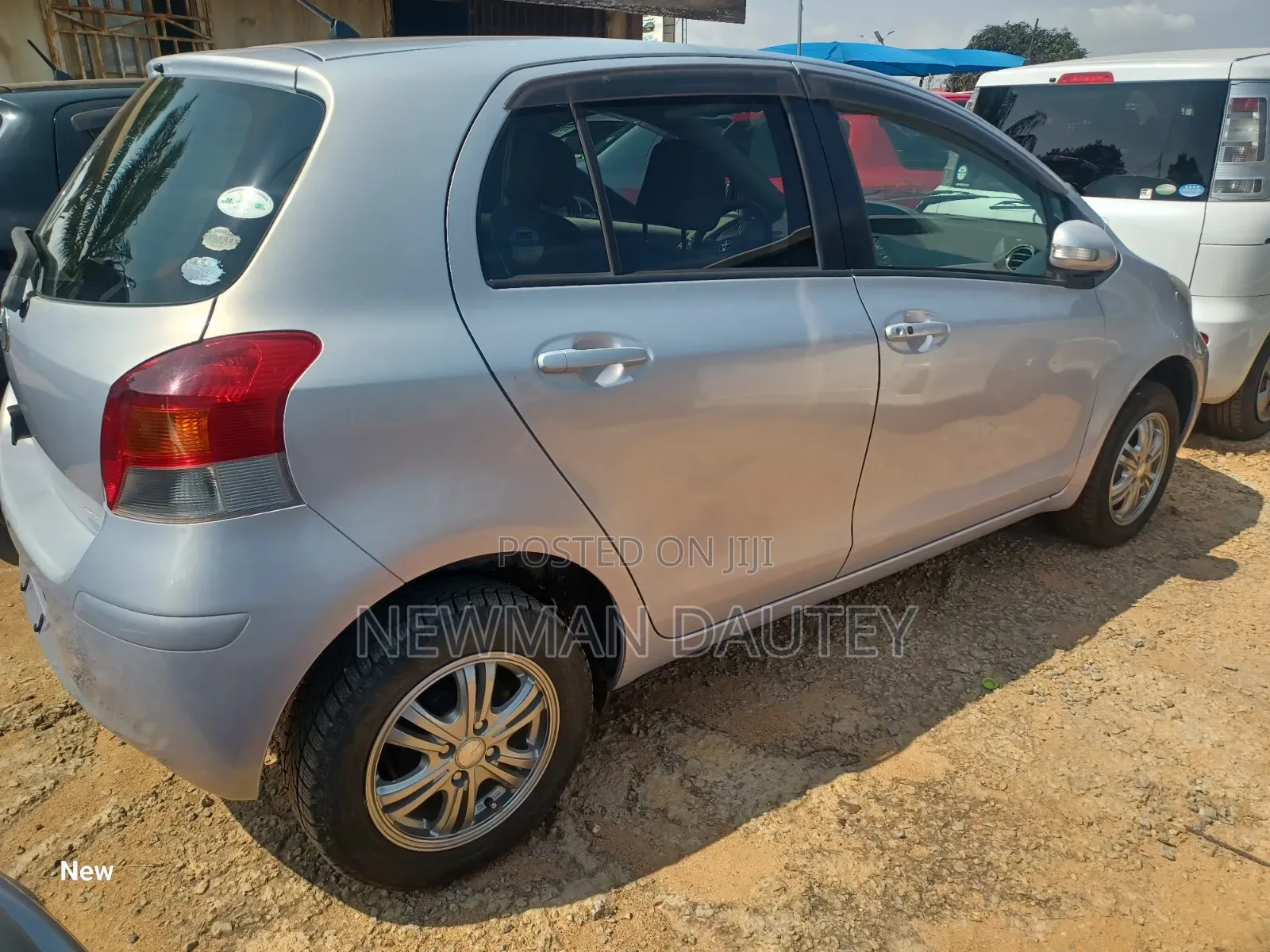 Toyota Vitz 2009 Silver
