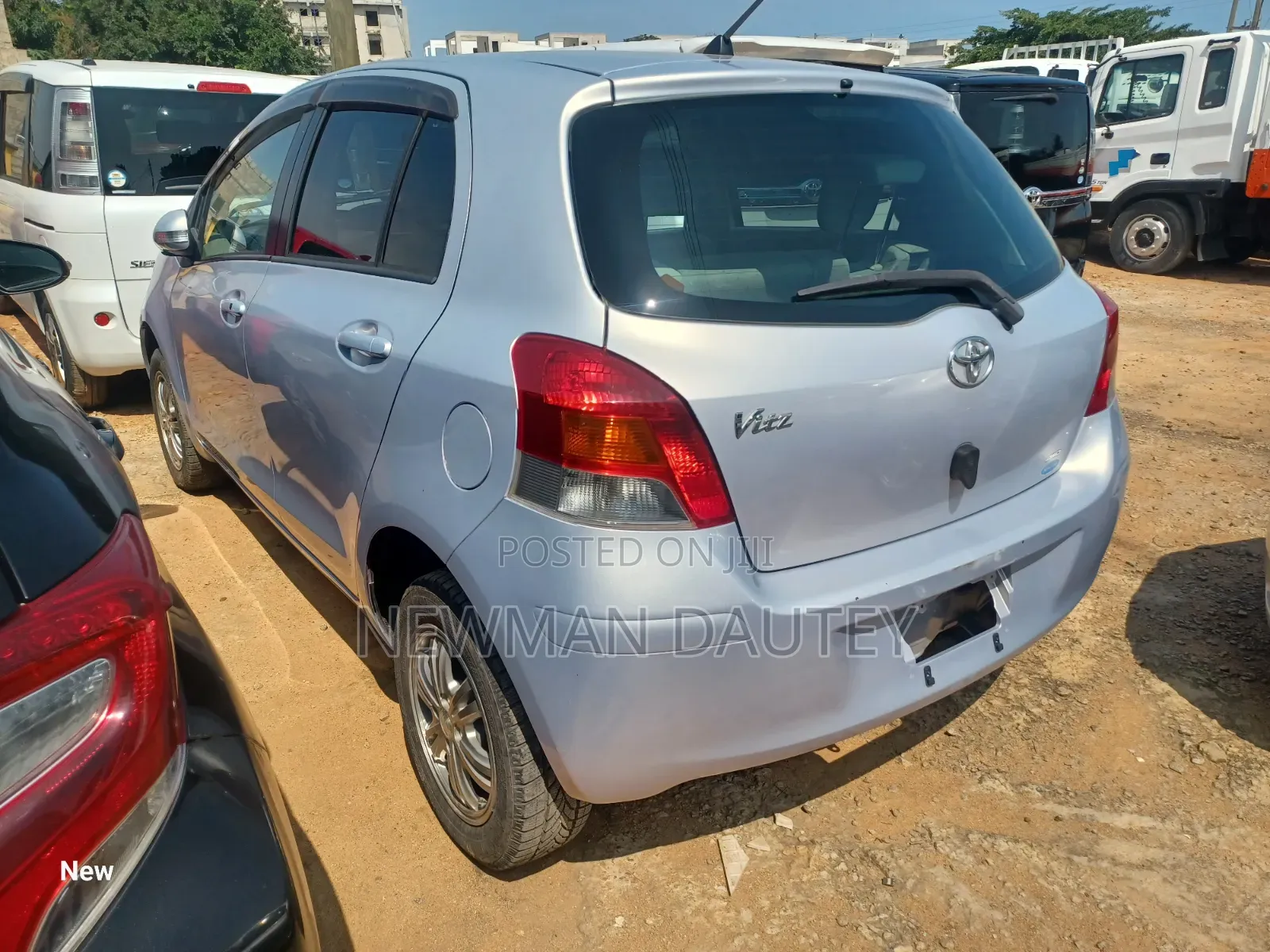 Toyota Vitz 2009 Silver