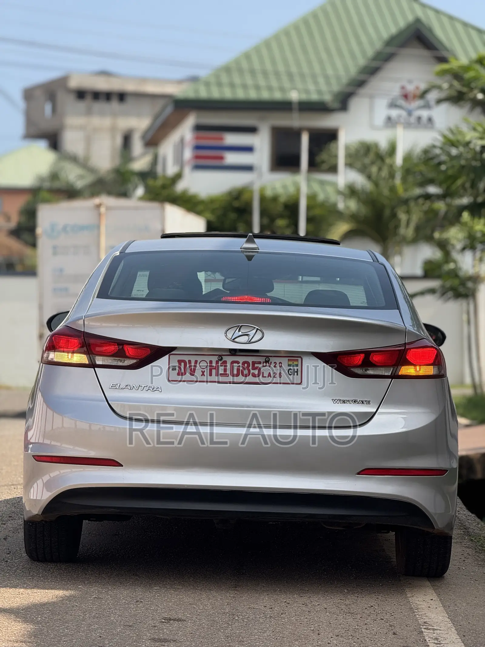 Hyundai Elantra Limited Sedan FWD (2.0L 4cyl 6A) 2017 Silver