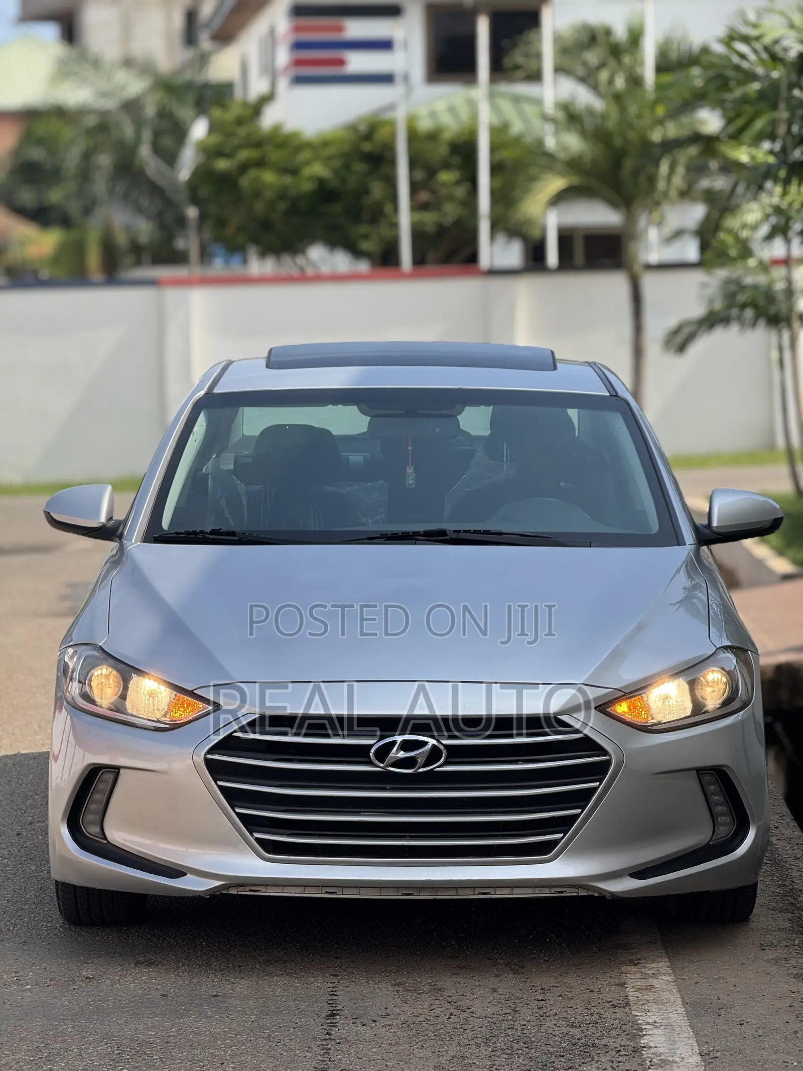 Hyundai Elantra Limited Sedan FWD (2.0L 4cyl 6A) 2017 Silver