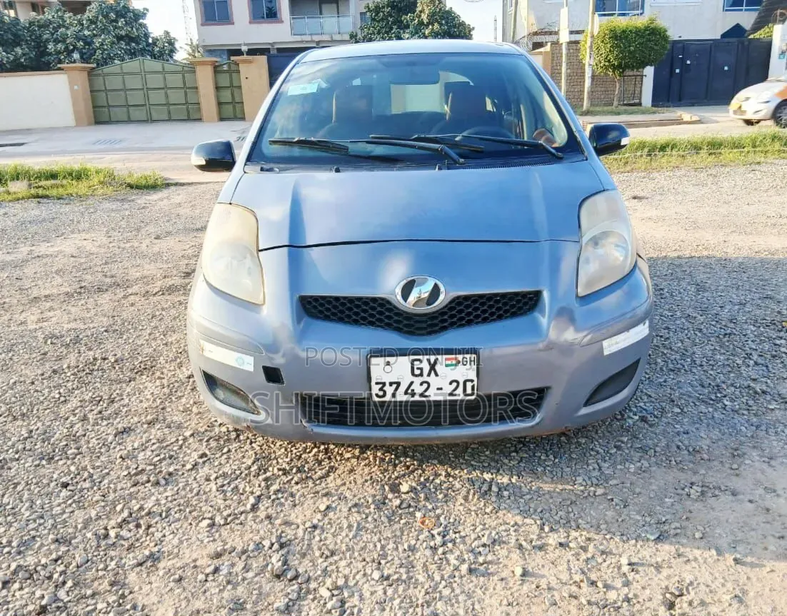 Toyota Vitz 2012 Gray