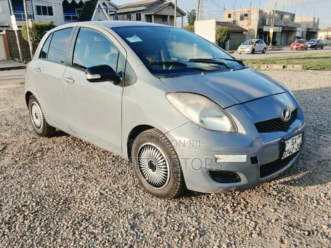 Toyota Vitz 2012 Gray