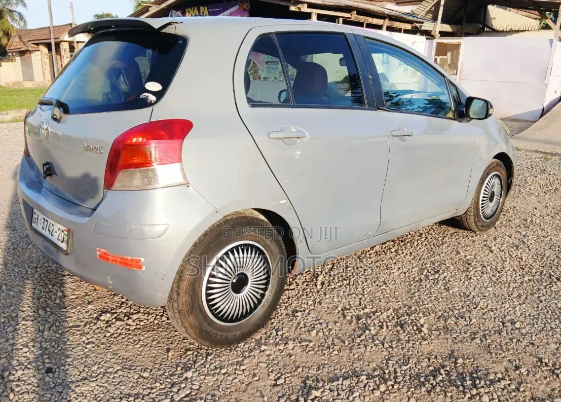 Toyota Vitz 2012 Gray