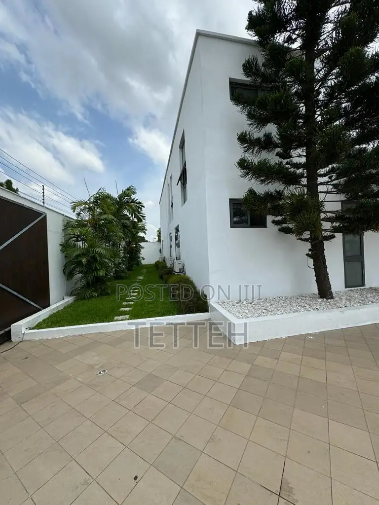 4bdrm House in Coffee Shop Area for sale