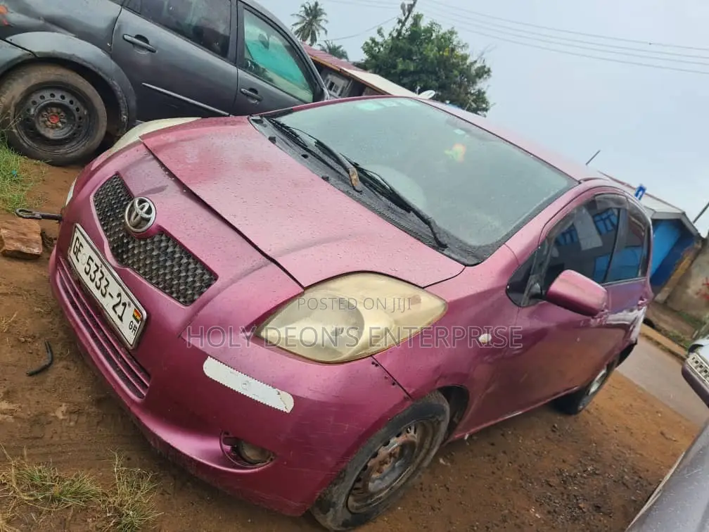 Toyota Vitz 1.3 AWD 5dr 2010 Brown