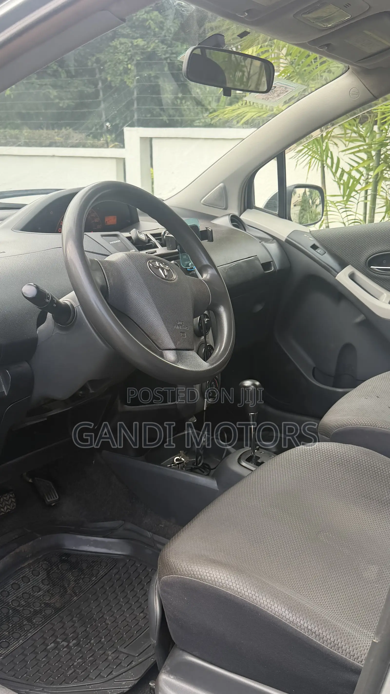 Toyota Vitz 2011 Gray