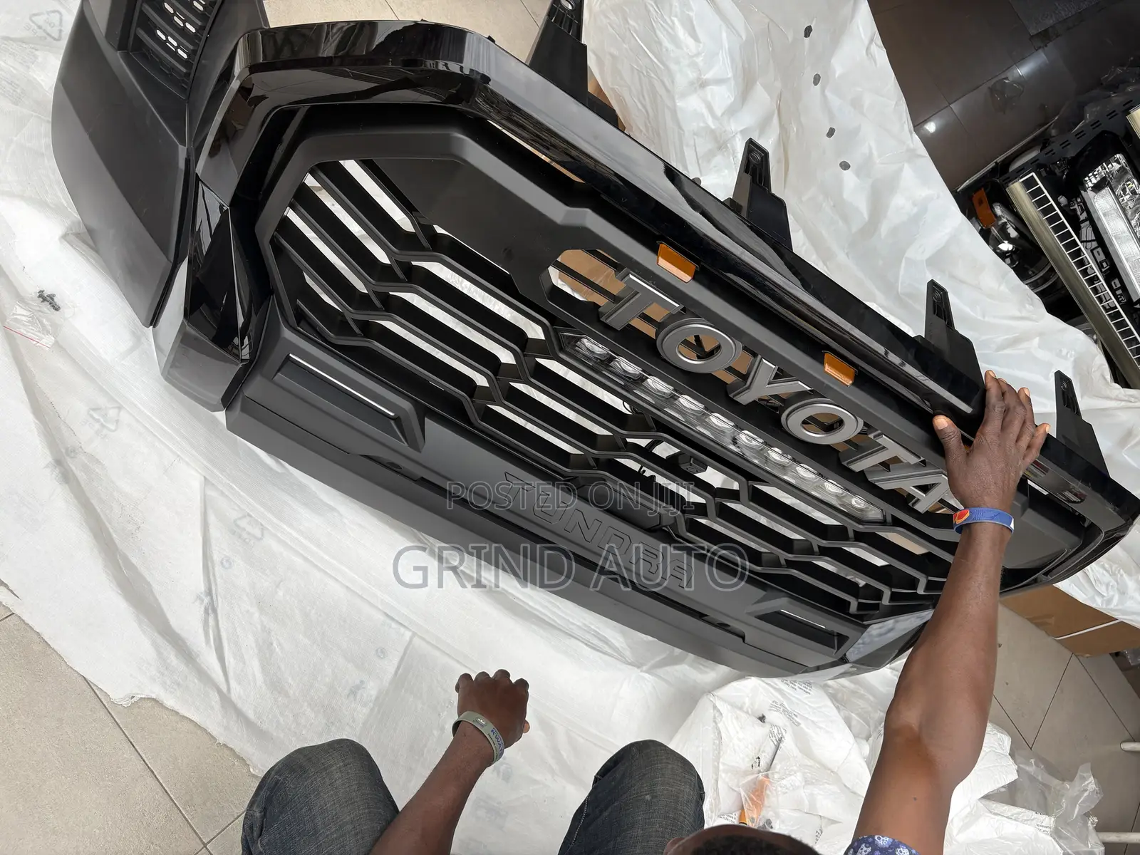 Toyota Tundra Front and Back Bumper With Its Accessories Available