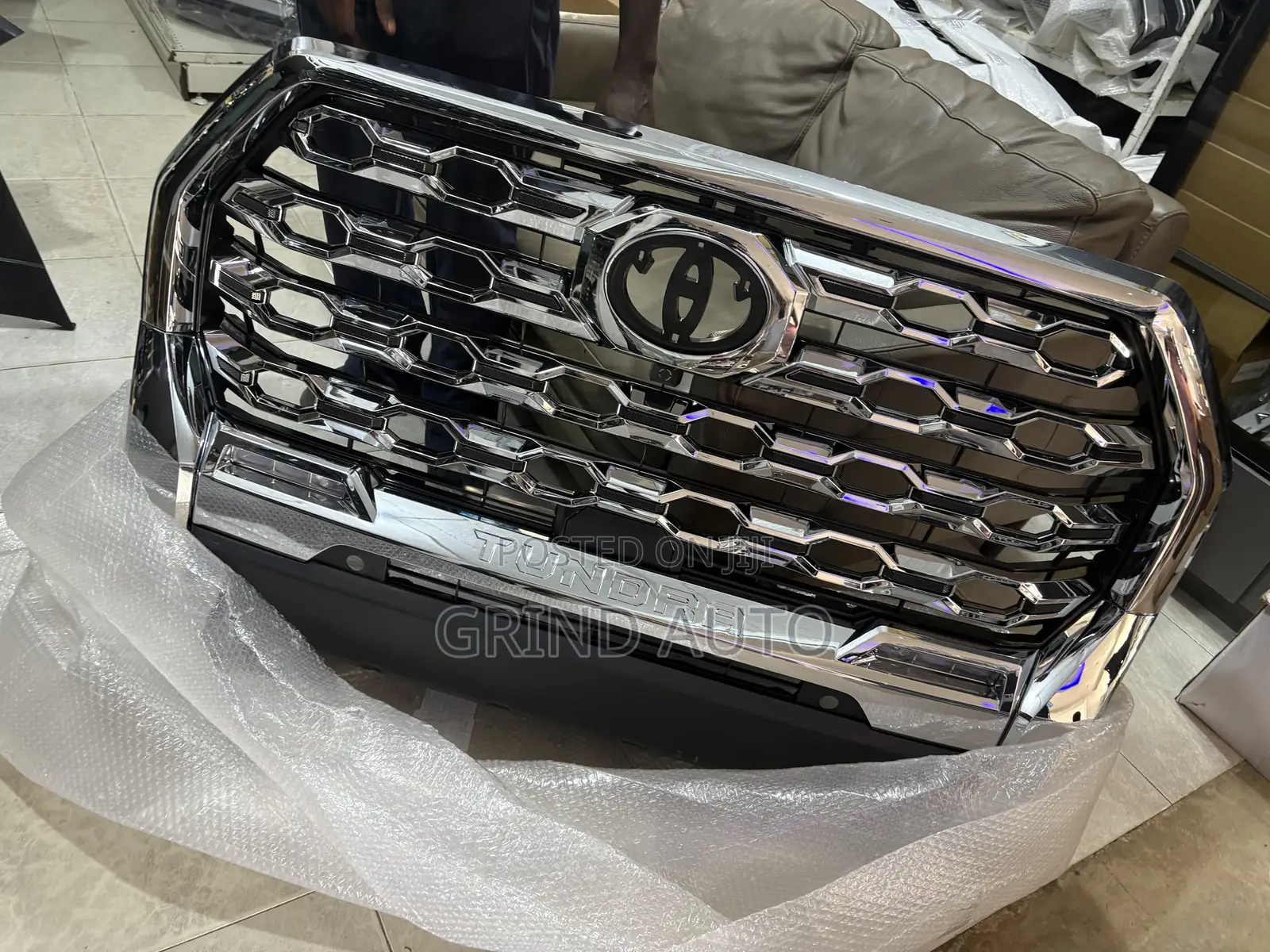 Toyota Tundra Front and Back Bumper With Its Accessories Available