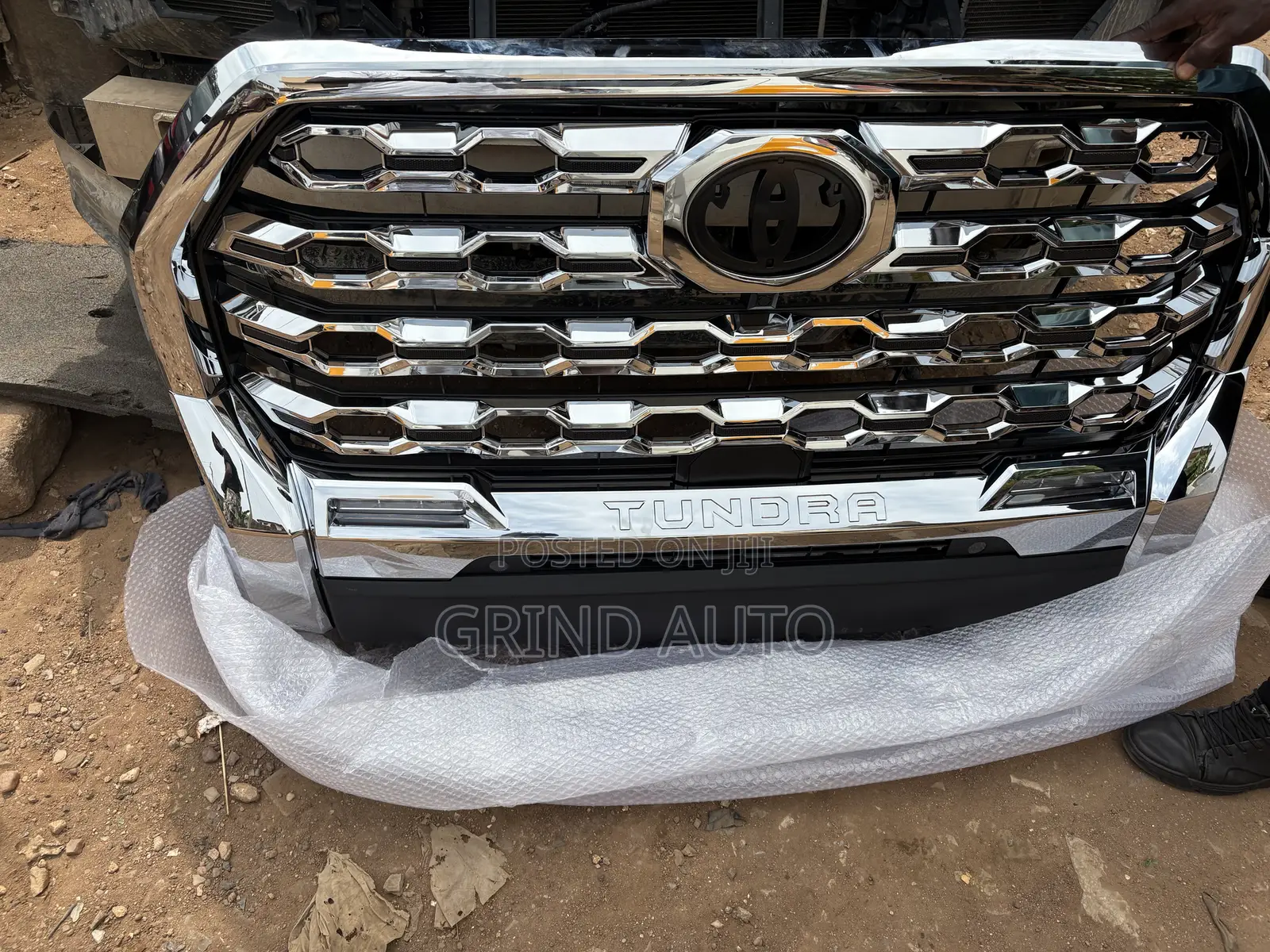 Toyota Tundra Front and Back Bumper With Its Accessories Available