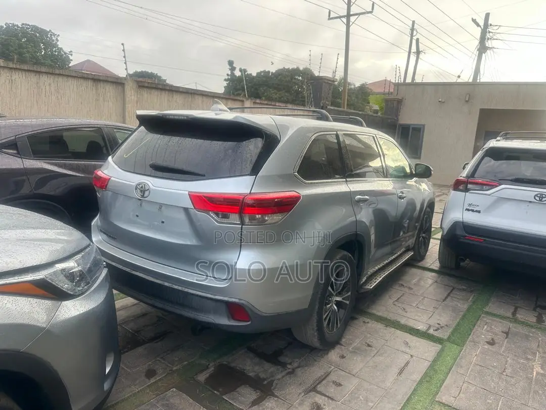 Toyota Highlander LE 4x2 (2.7L 4cyl 6A) 2017 Silver