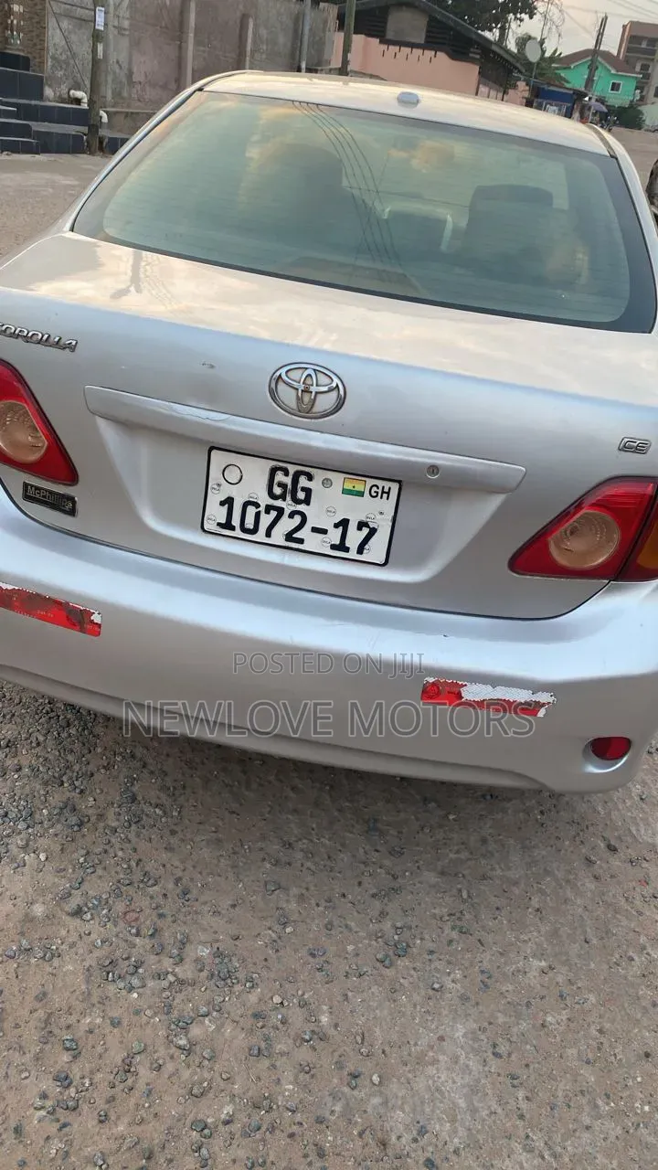 Toyota Corolla LE 4dr Sedan (1.8L 4cyl 4A) 2011 Silver