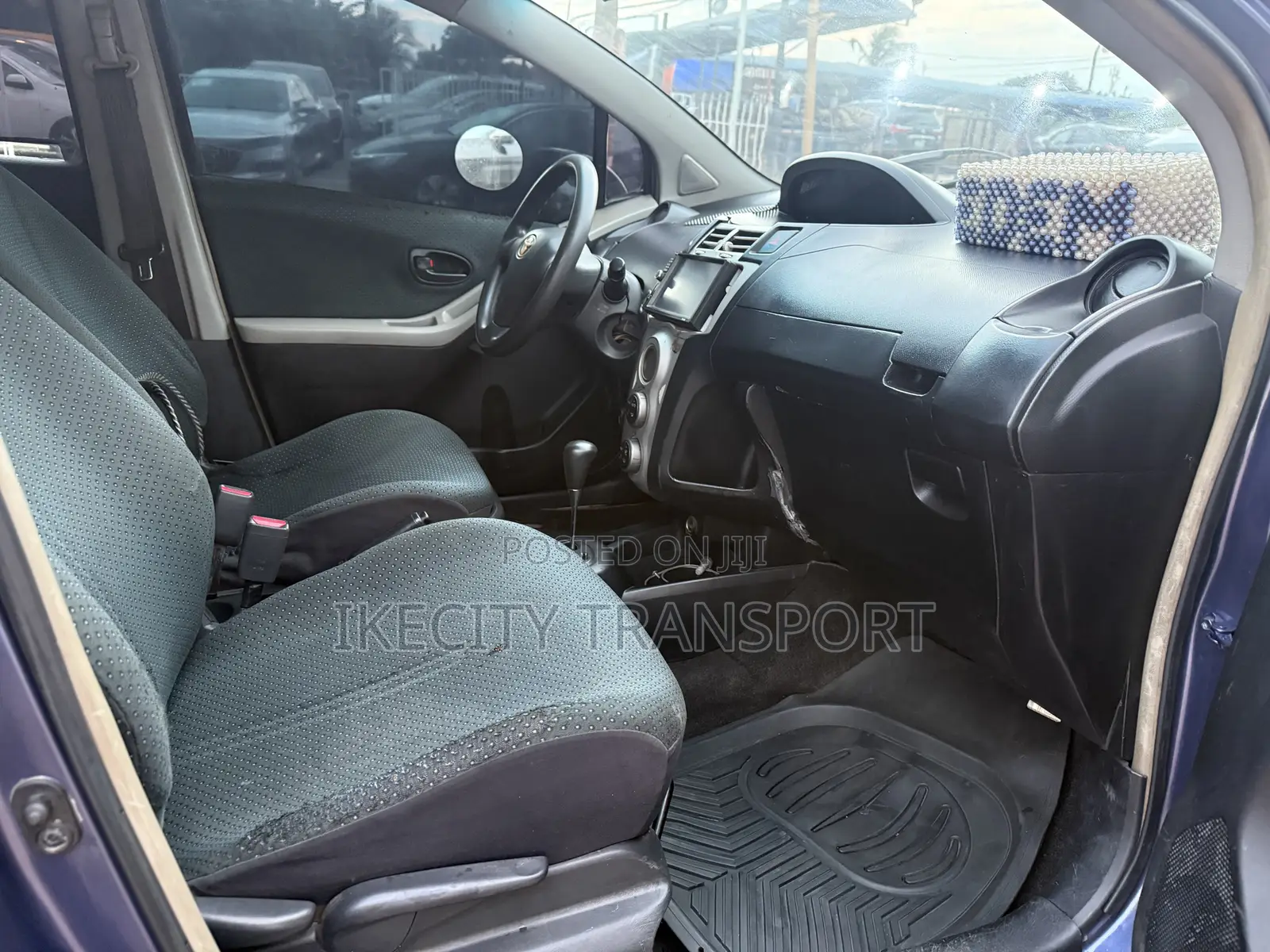 Toyota Vitz 1.3 AWD 5dr 2012 Blue