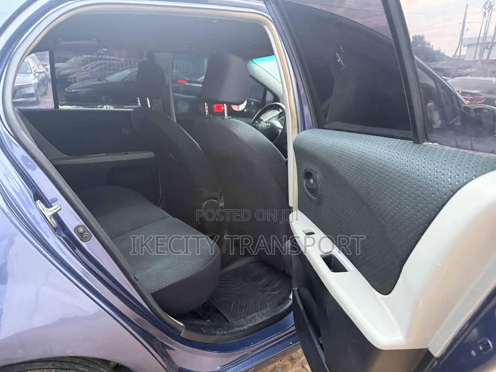 Toyota Vitz 1.3 AWD 5dr 2012 Blue