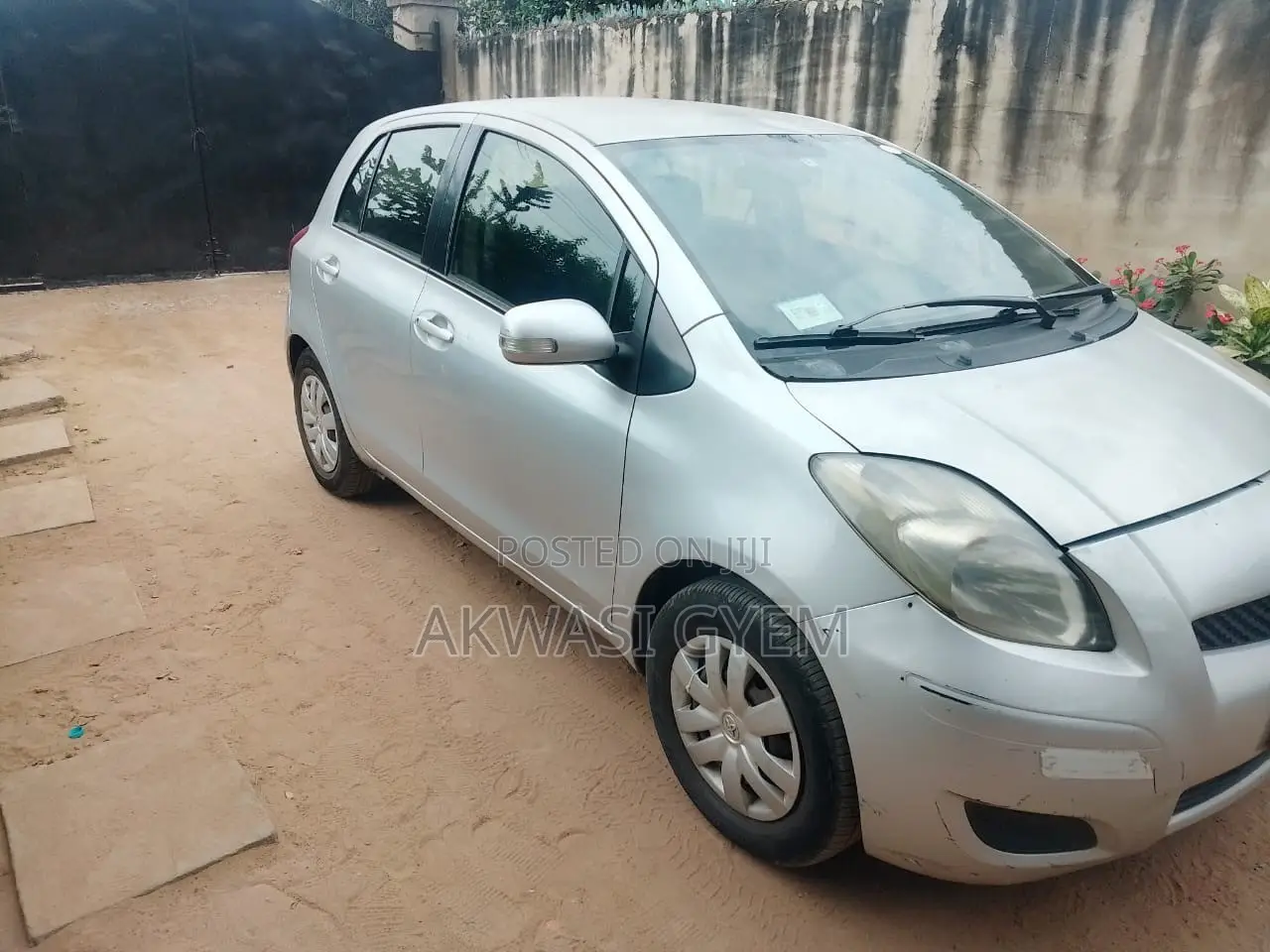 Toyota Vitz 1.0 FWD 5dr 2010 Silver
