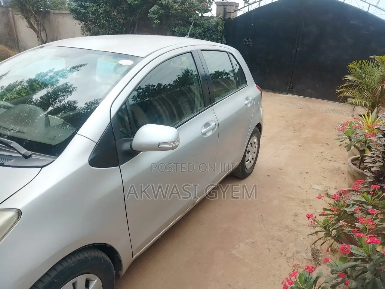 Toyota Vitz 1.0 FWD 5dr 2010 Silver