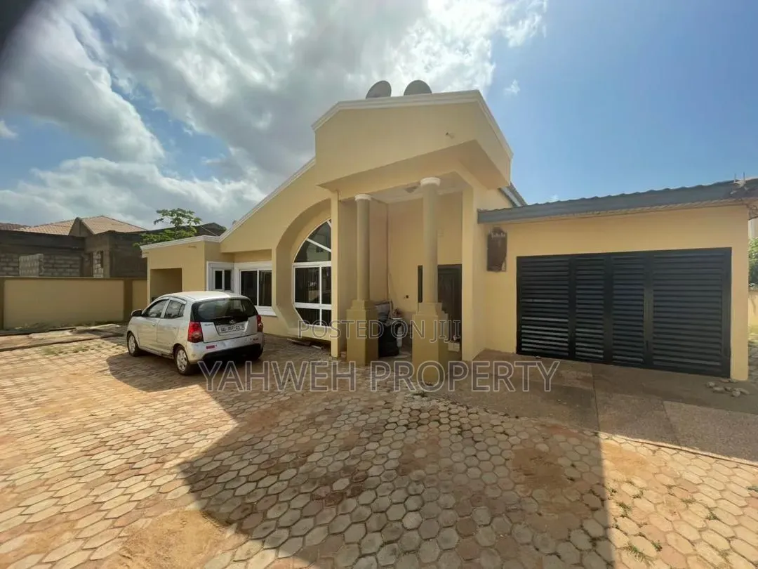 4bdrm Maisonette in Okpoigonno, Baatsona Total for sale