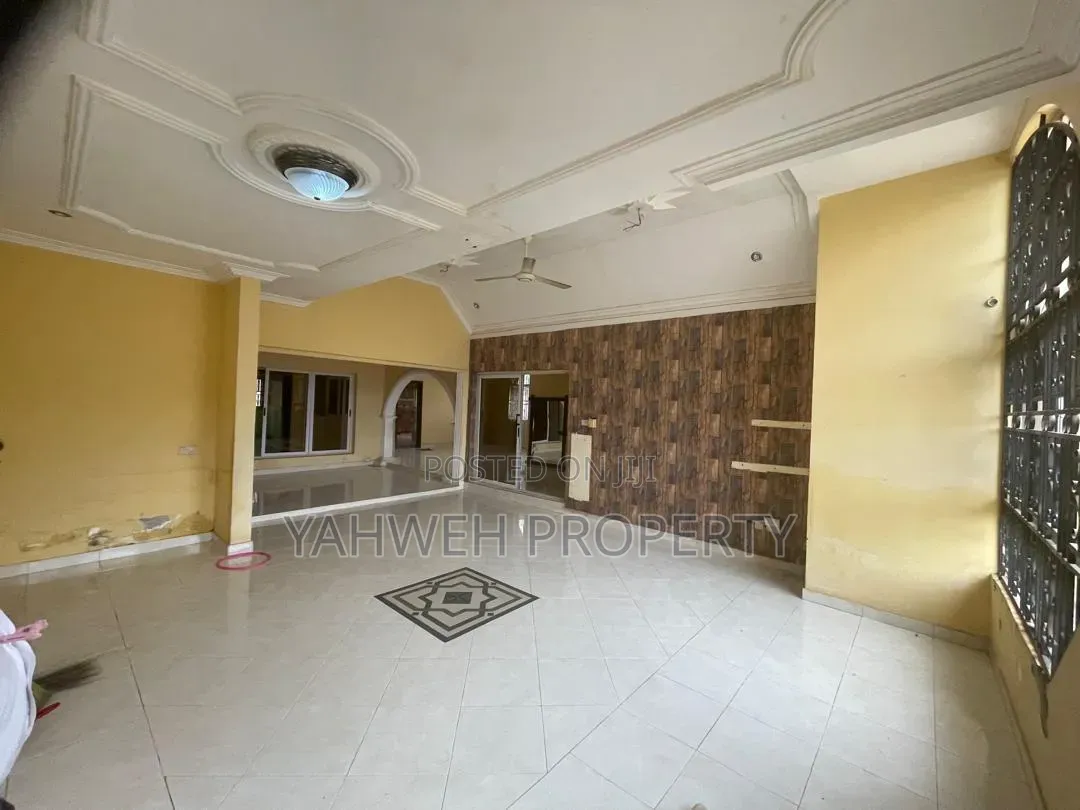 4bdrm Maisonette in Okpoigonno, Baatsona Total for sale