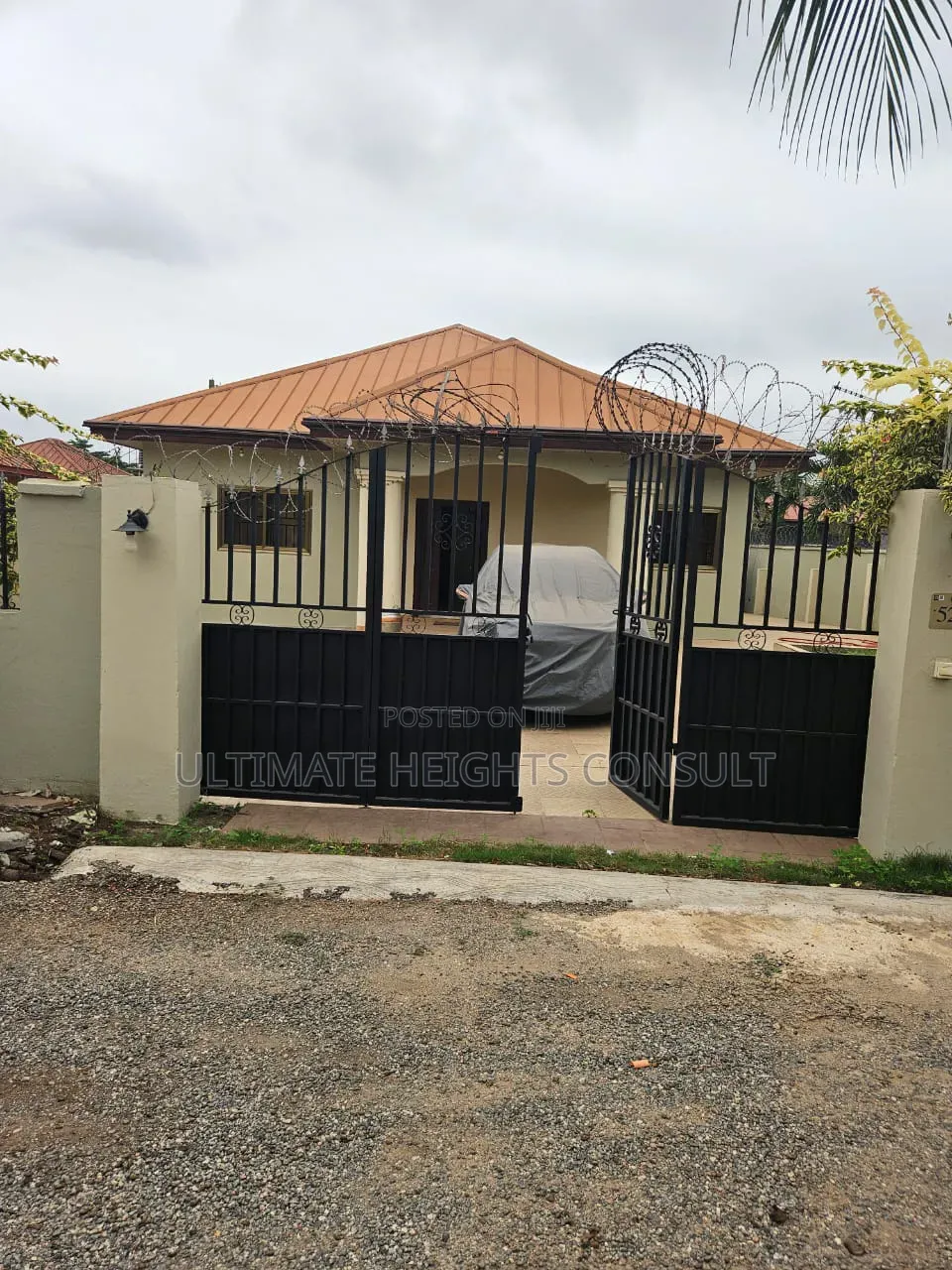 3bdrm Townhouse / Terrace in East Legon Hills, Boundary Road Area