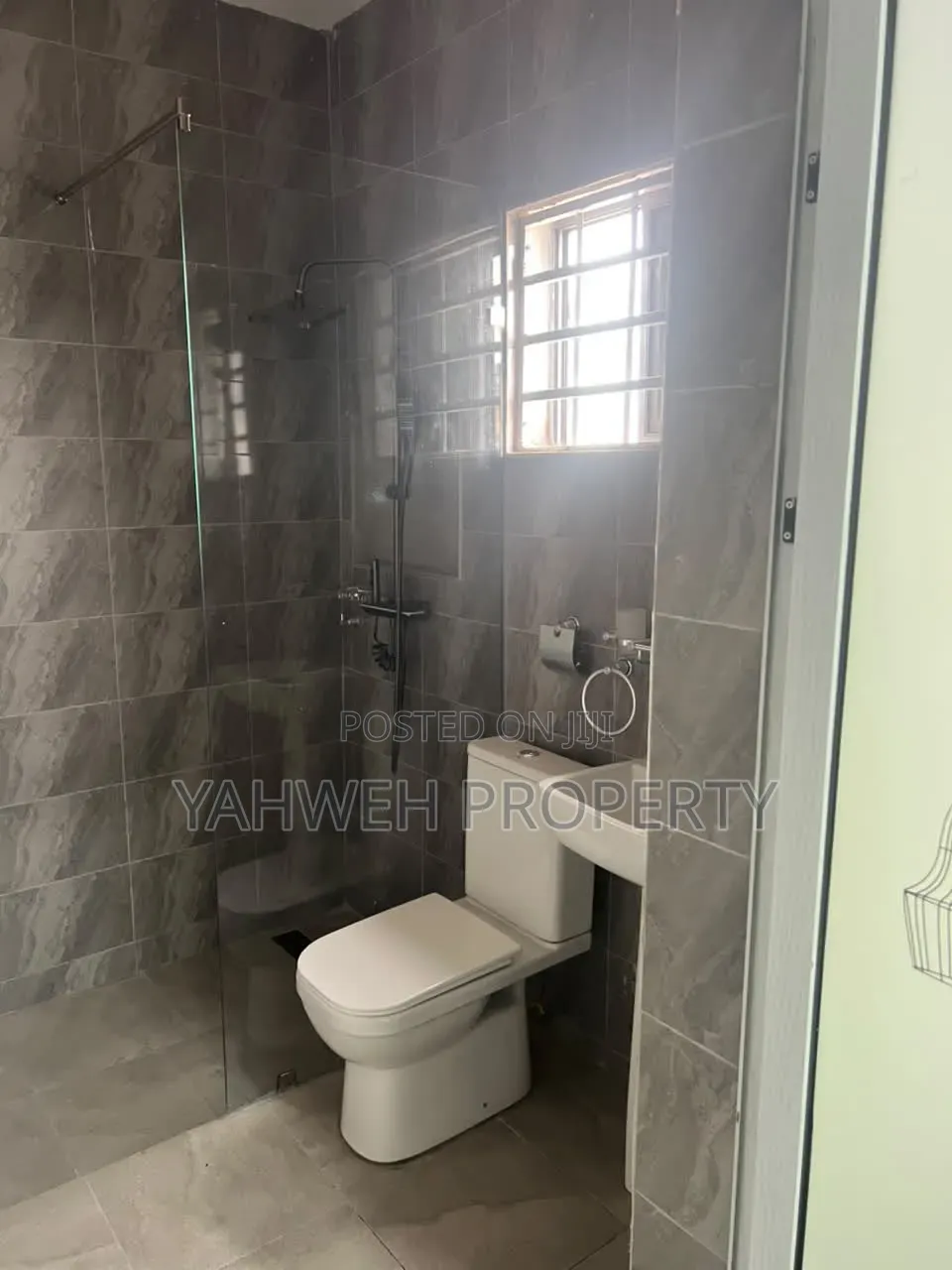 3bdrm Apartment in Ashiyie, New Legon for rent