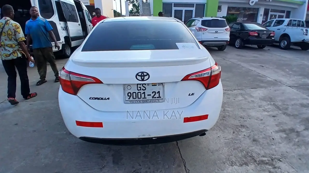 Toyota Corolla LE Plus 4dr Sedan (1.8L 4cyl CVT) 2016 White