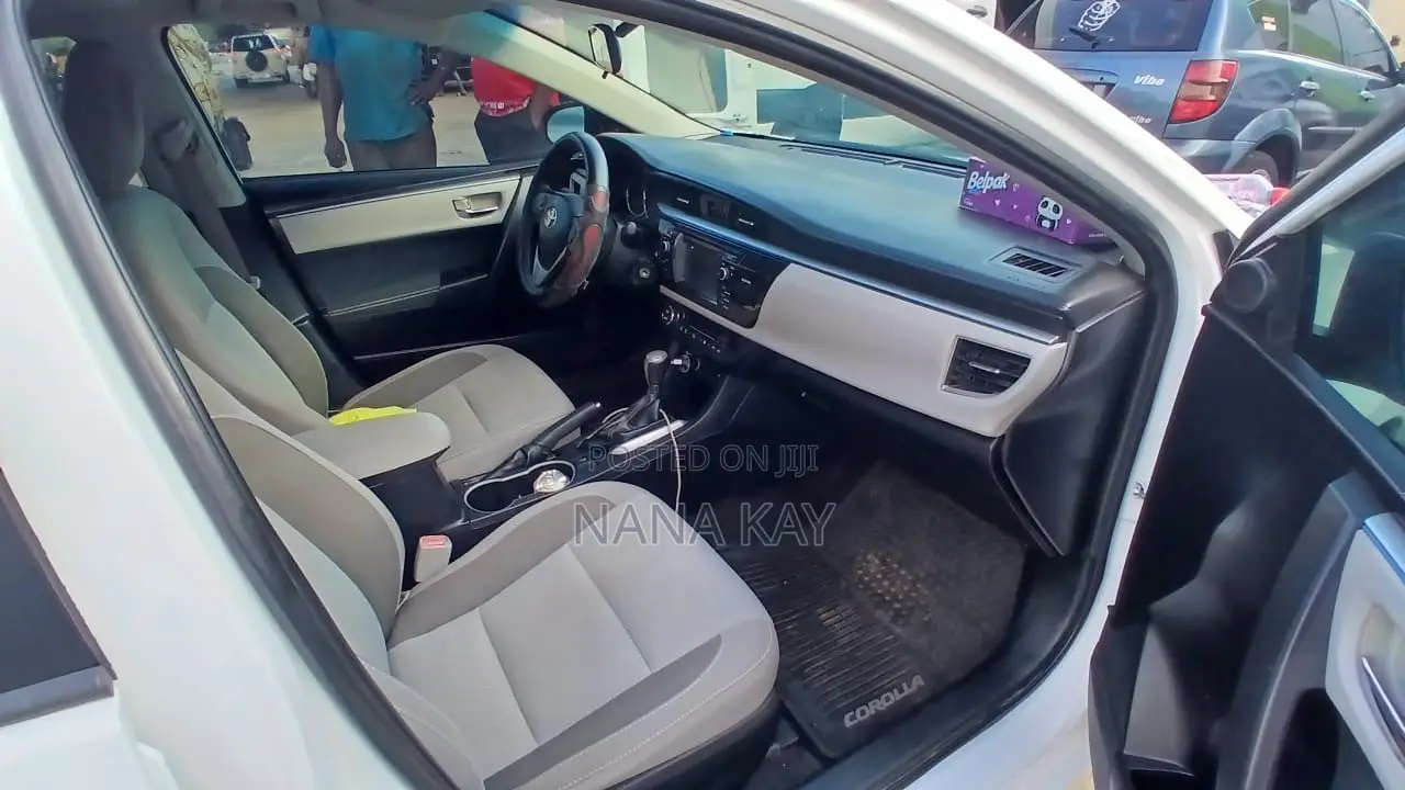 Toyota Corolla LE Plus 4dr Sedan (1.8L 4cyl CVT) 2016 White