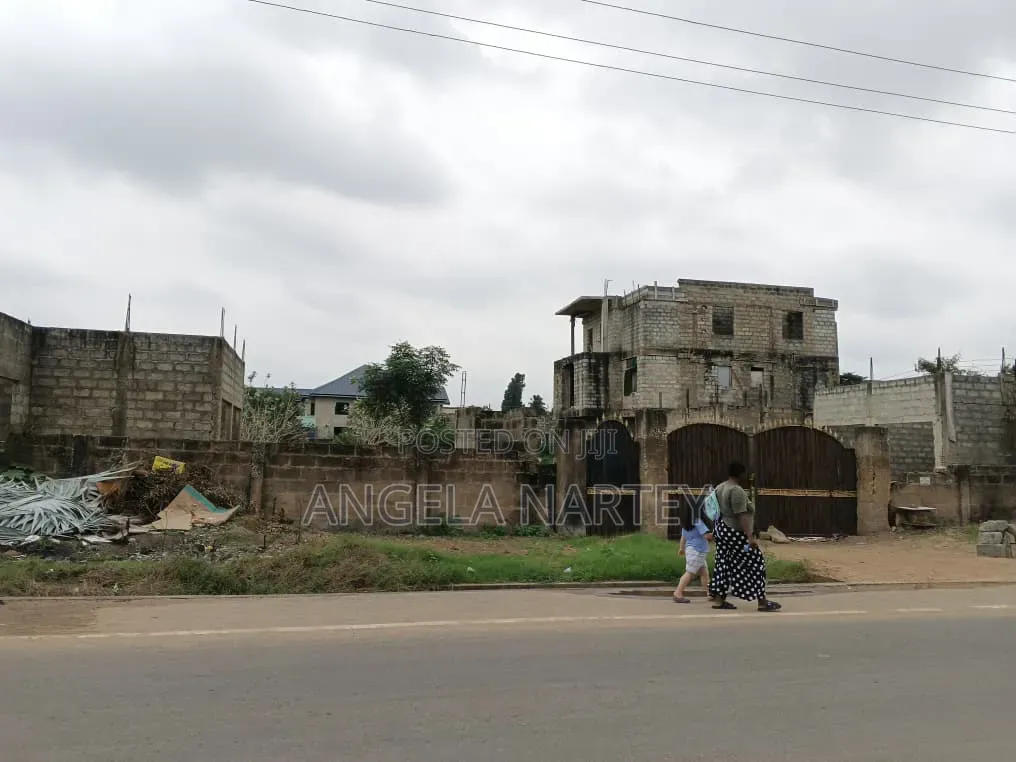 Walled and Gated 6 Plots for Sale at East Airport