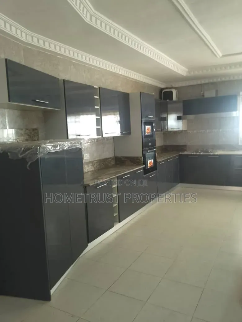5bdrm Duplex in East Legon Trassaco, Boundary Road Area for rent