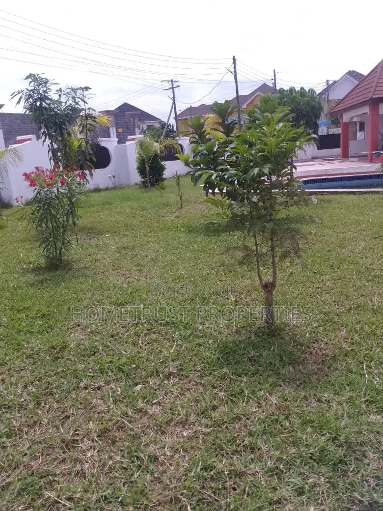 5bdrm Duplex in East Legon Trassaco, Boundary Road Area for rent