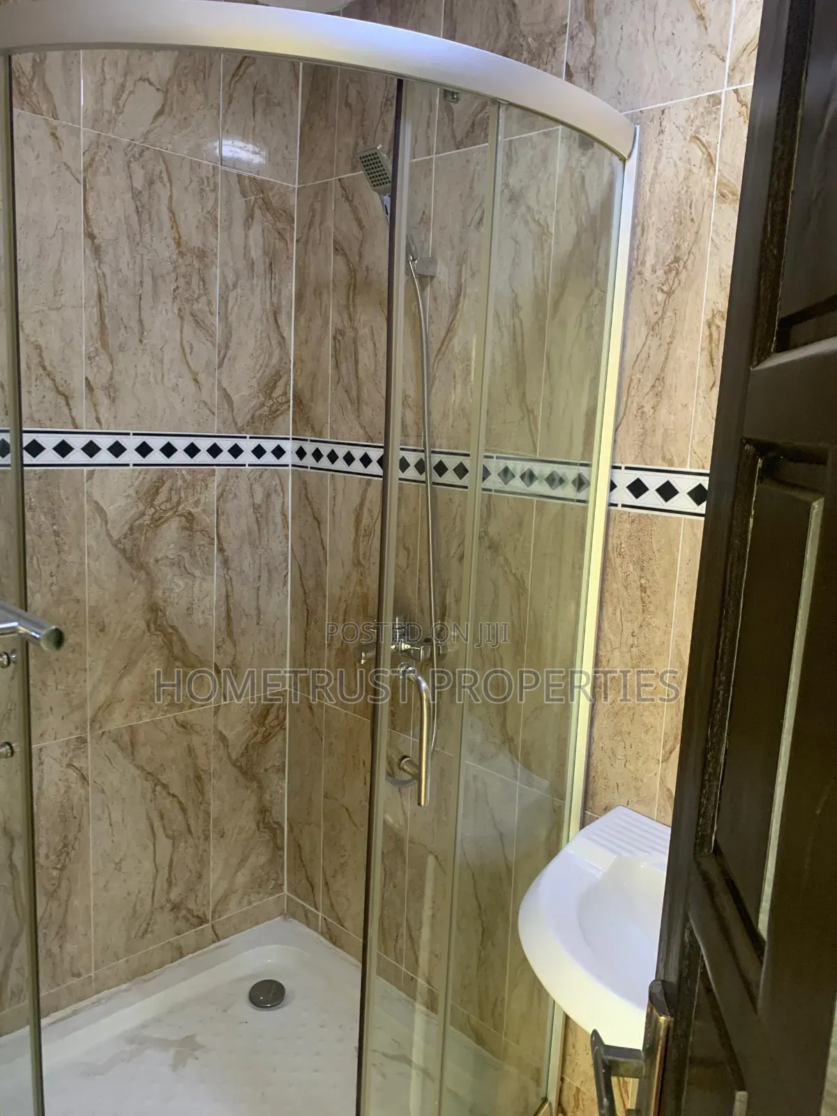 7bdrm Duplex in Botwe School, Nmai-Dzorn for rent