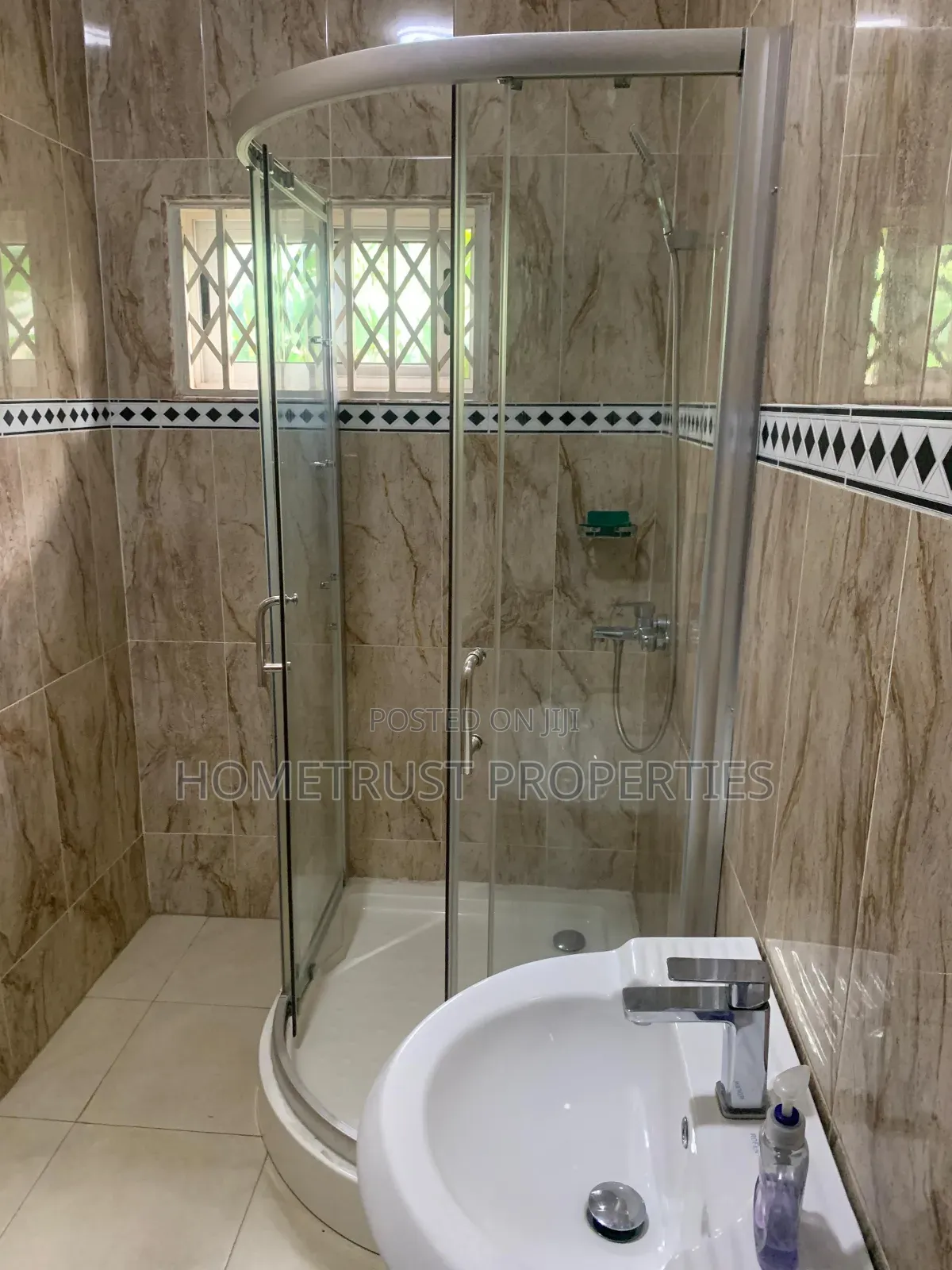 7bdrm Duplex in Botwe School, Nmai-Dzorn for rent
