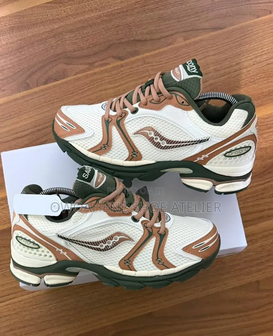 Saucony ProGrid Triumph 4 "Saucony & Friends" (Cream / Doe)