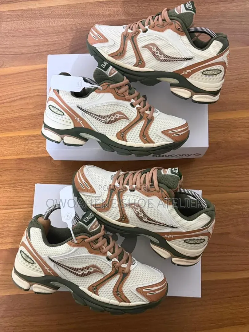 Saucony ProGrid Triumph 4 "Saucony & Friends" (Cream / Doe)