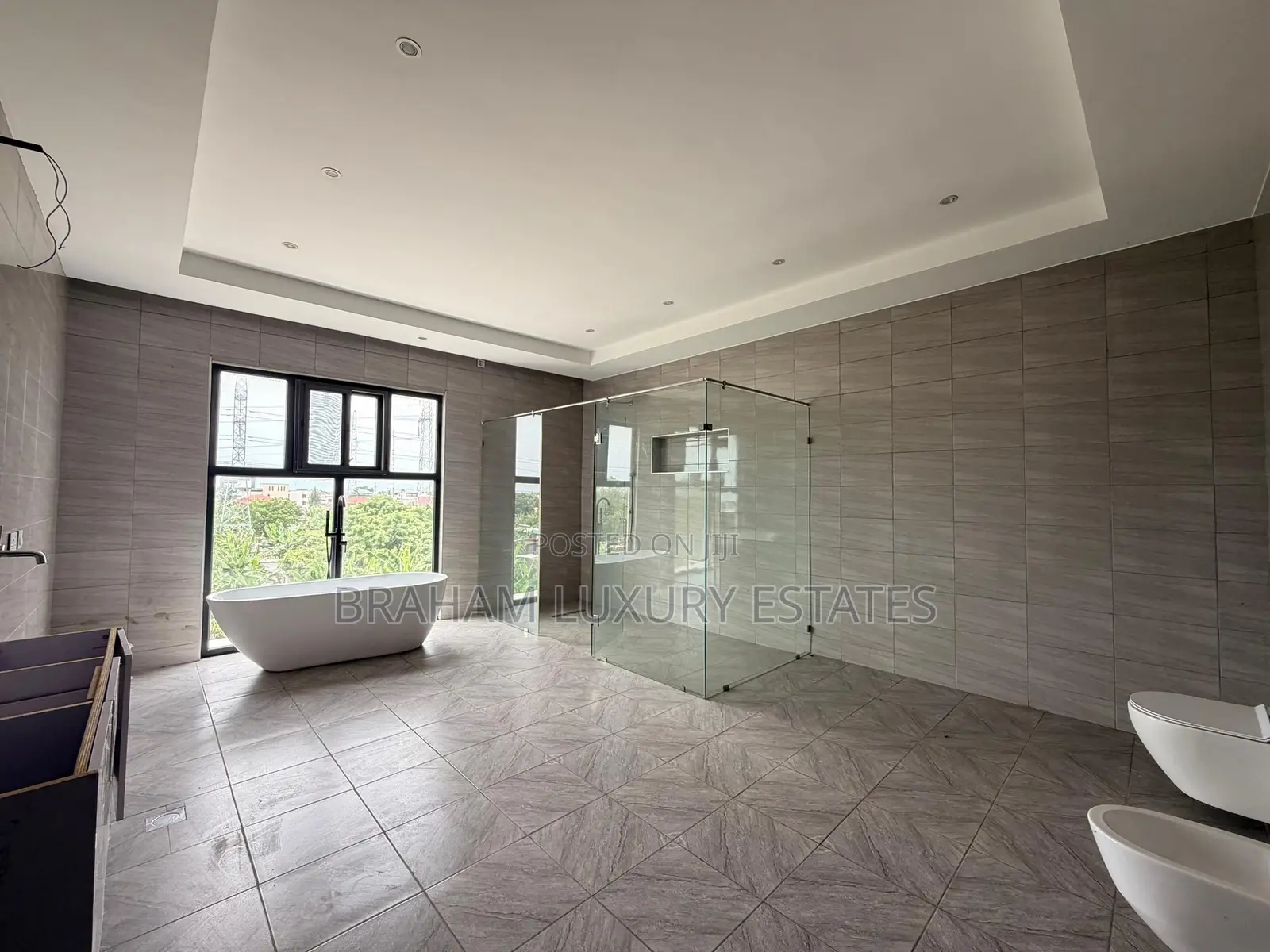 4bdrm House in Braham Luxury, East Legon for sale