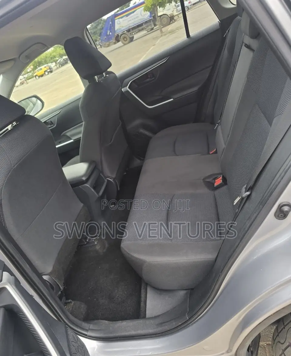 Toyota RAV4 LE AWD 2020 Silver