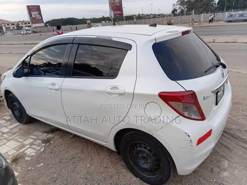 Toyota Vitz 2013 White