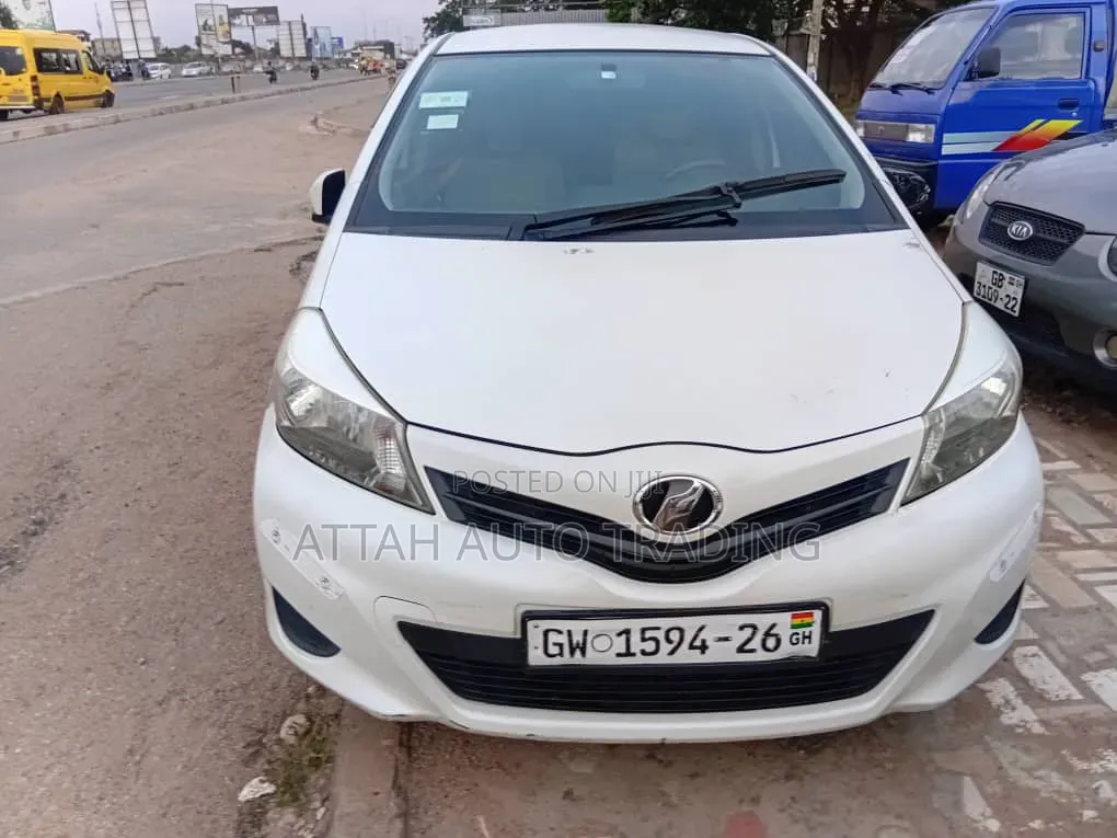Toyota Vitz 2013 White