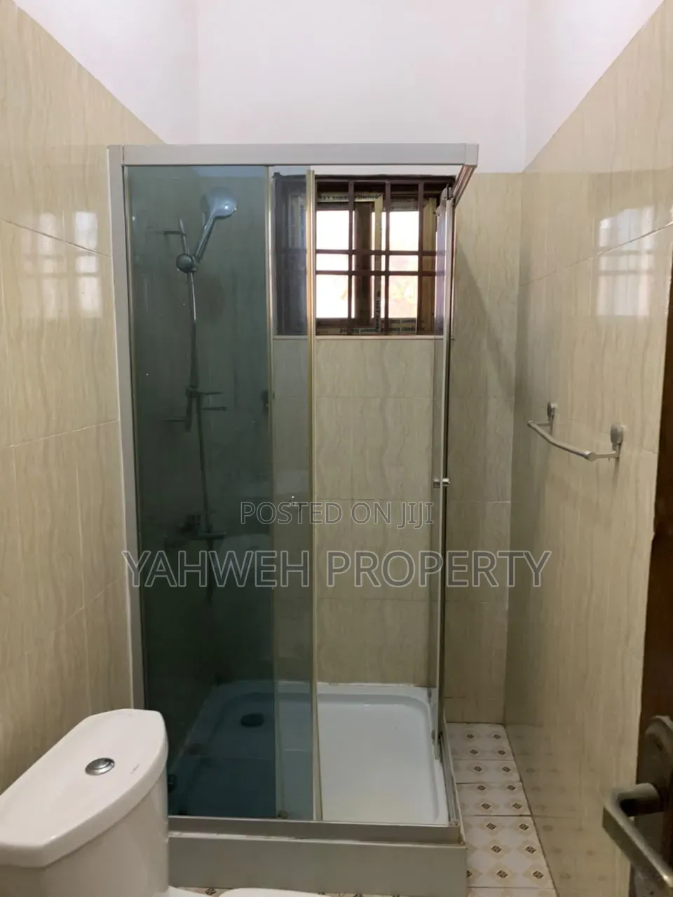 4bdrm Apartment in Teshie Ultimate, First Junction for rent