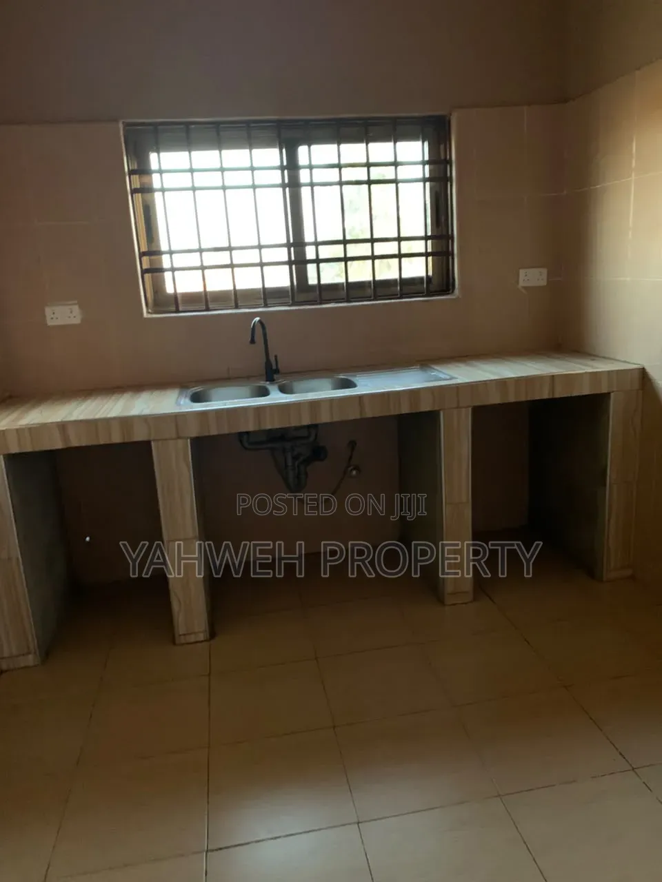 4bdrm Apartment in Teshie Ultimate, First Junction for rent