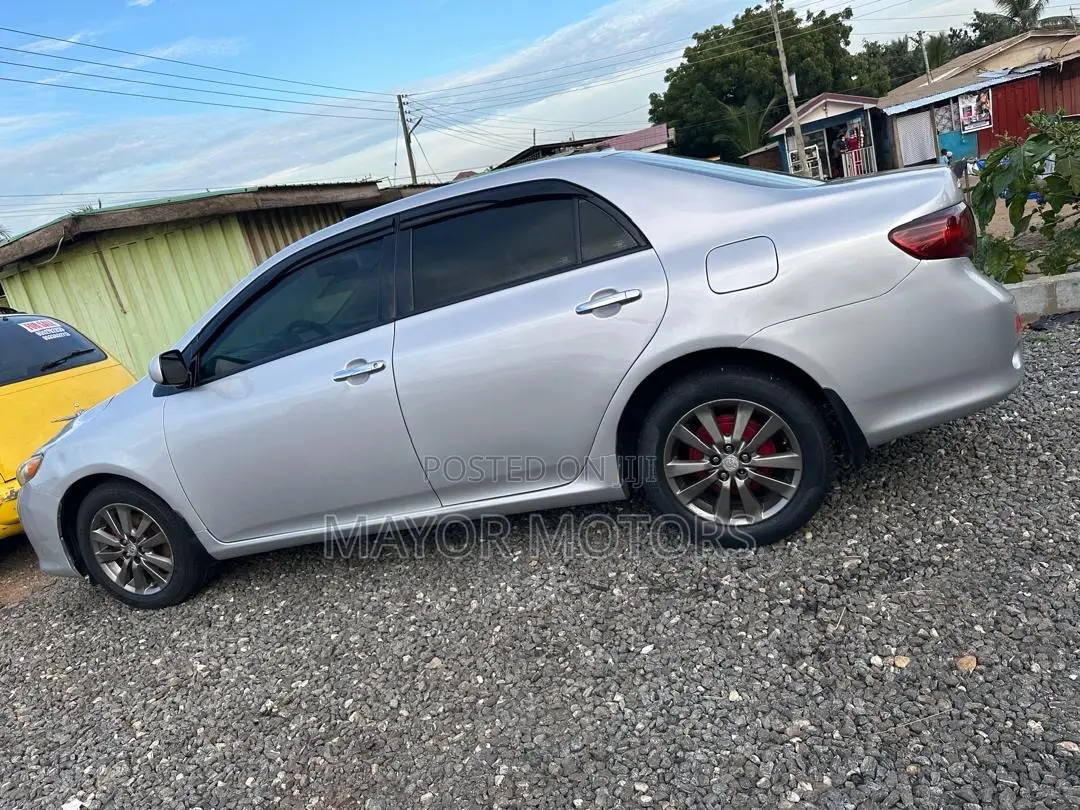 Toyota Corolla LE 4dr Sedan (1.8L 4cyl 4A) 2010 Silver