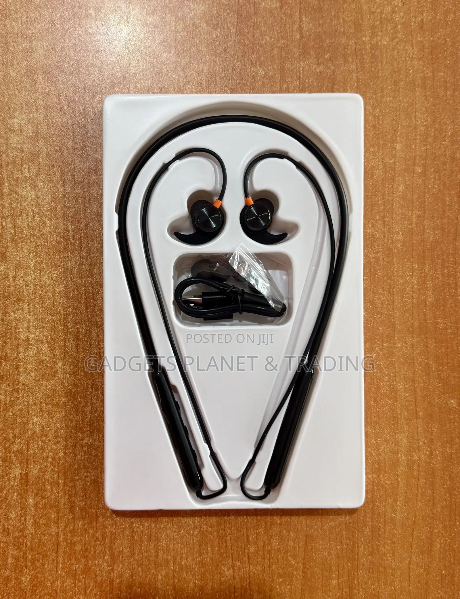 Itel Wireless Neckband Bluetooth Player With 12hrs Playback Time