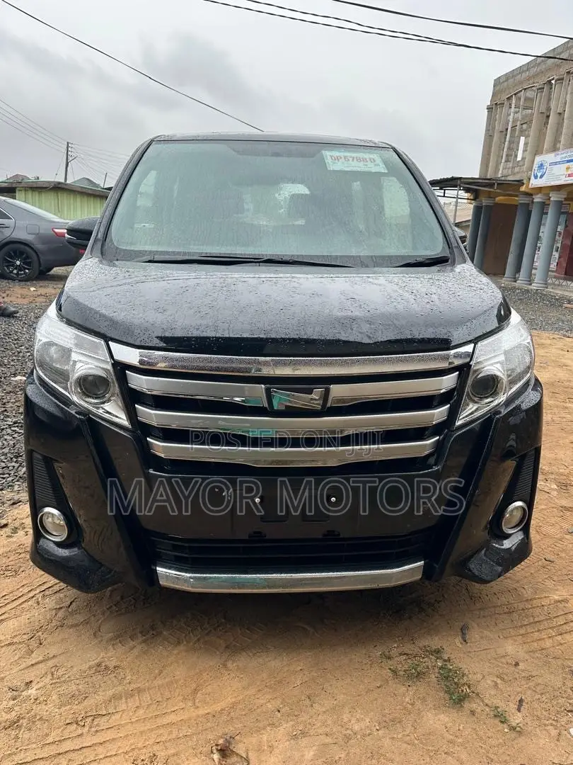 Toyota Noah 2.0 FWD (8 Seater) 2016 Black
