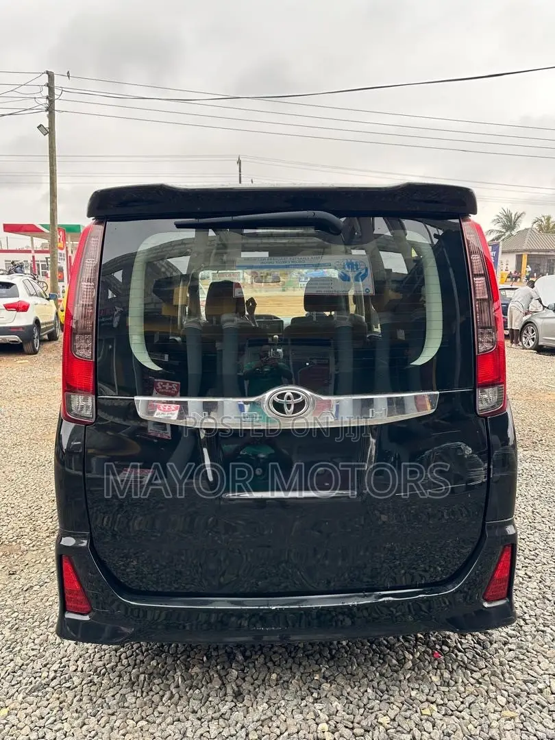 Toyota Noah 2.0 FWD (8 Seater) 2016 Black