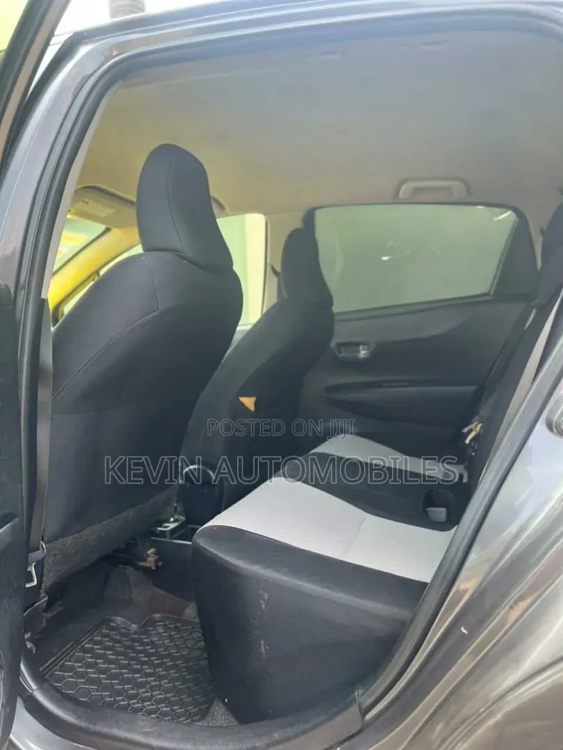 Toyota Yaris 2013 Gray