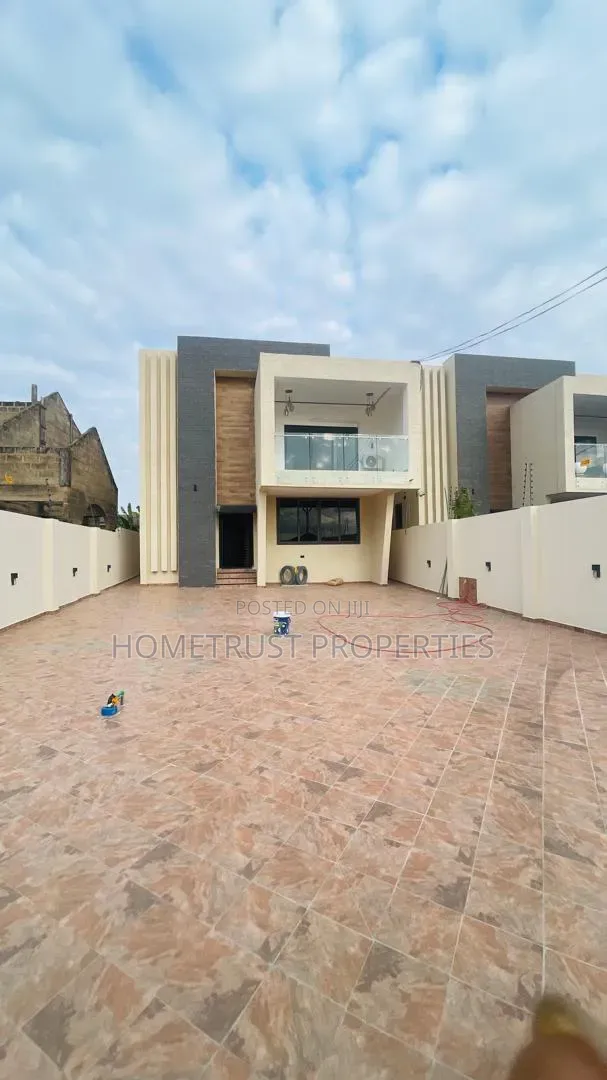4bdrm Duplex in Ablekuma Nsakina, Pentecost for rent