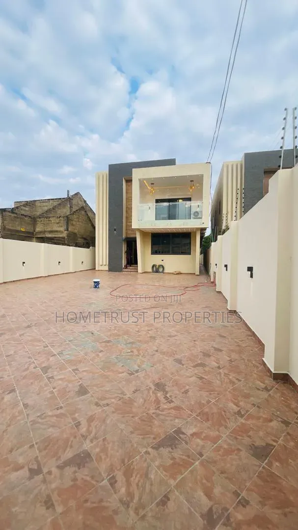 4bdrm Duplex in Ablekuma Nsakina, Pentecost for rent