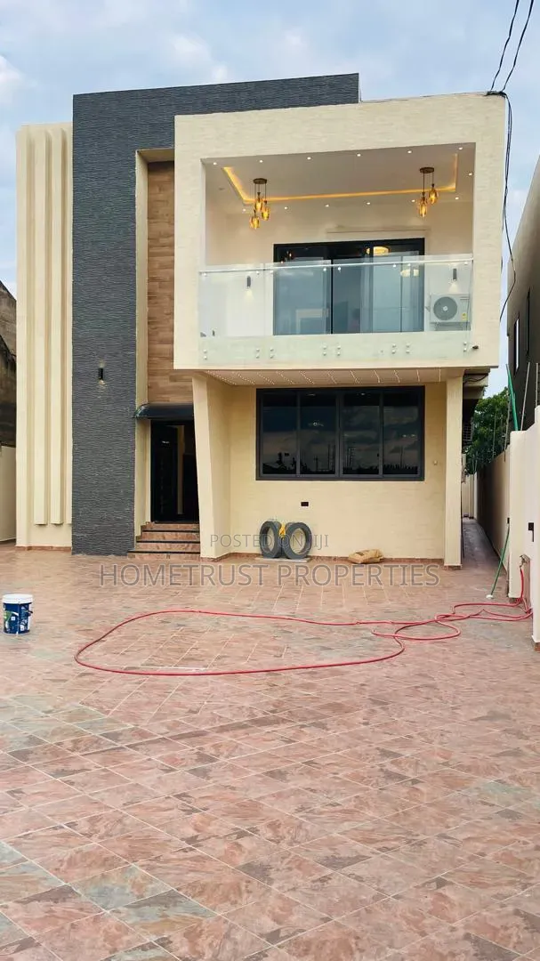 4bdrm Duplex in Ablekuma Nsakina, Pentecost for rent