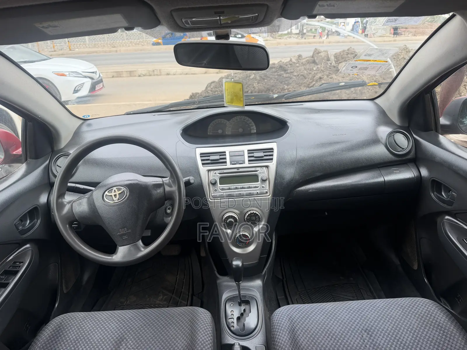 Toyota Yaris Base Sedan 4dr 2010 Red