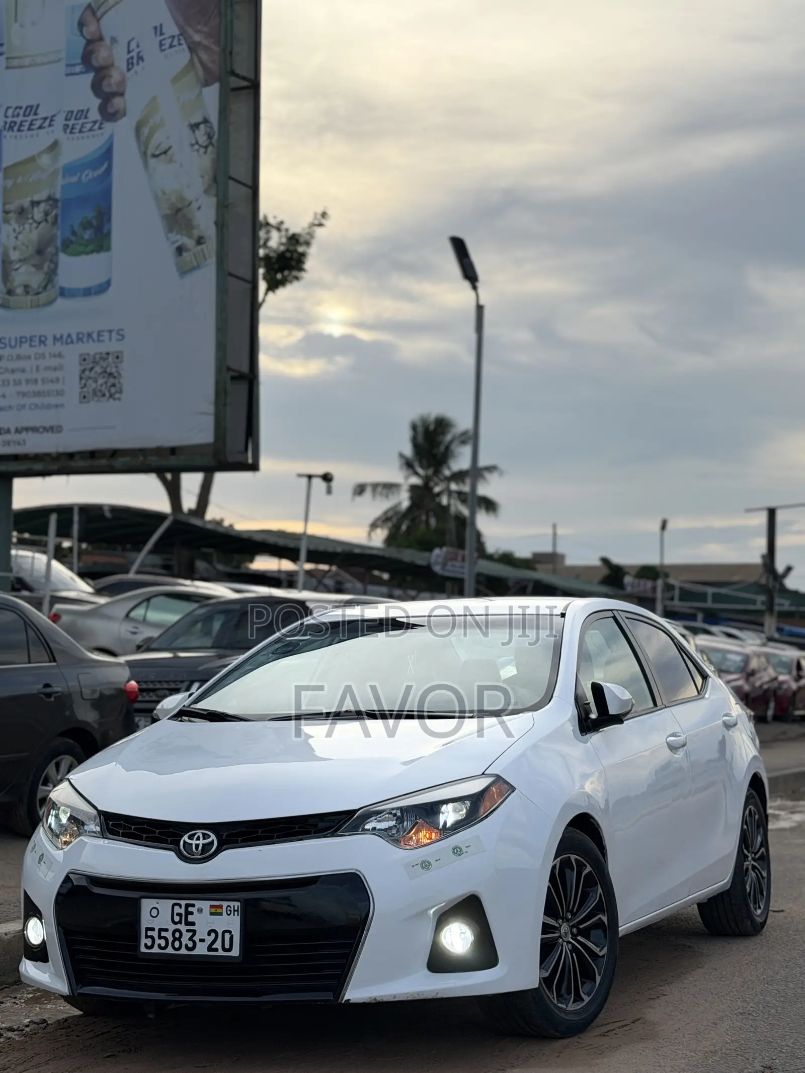 Toyota Corolla LE Eco 4dr Sedan (1.8L 4cyl CVT) 2016 White
